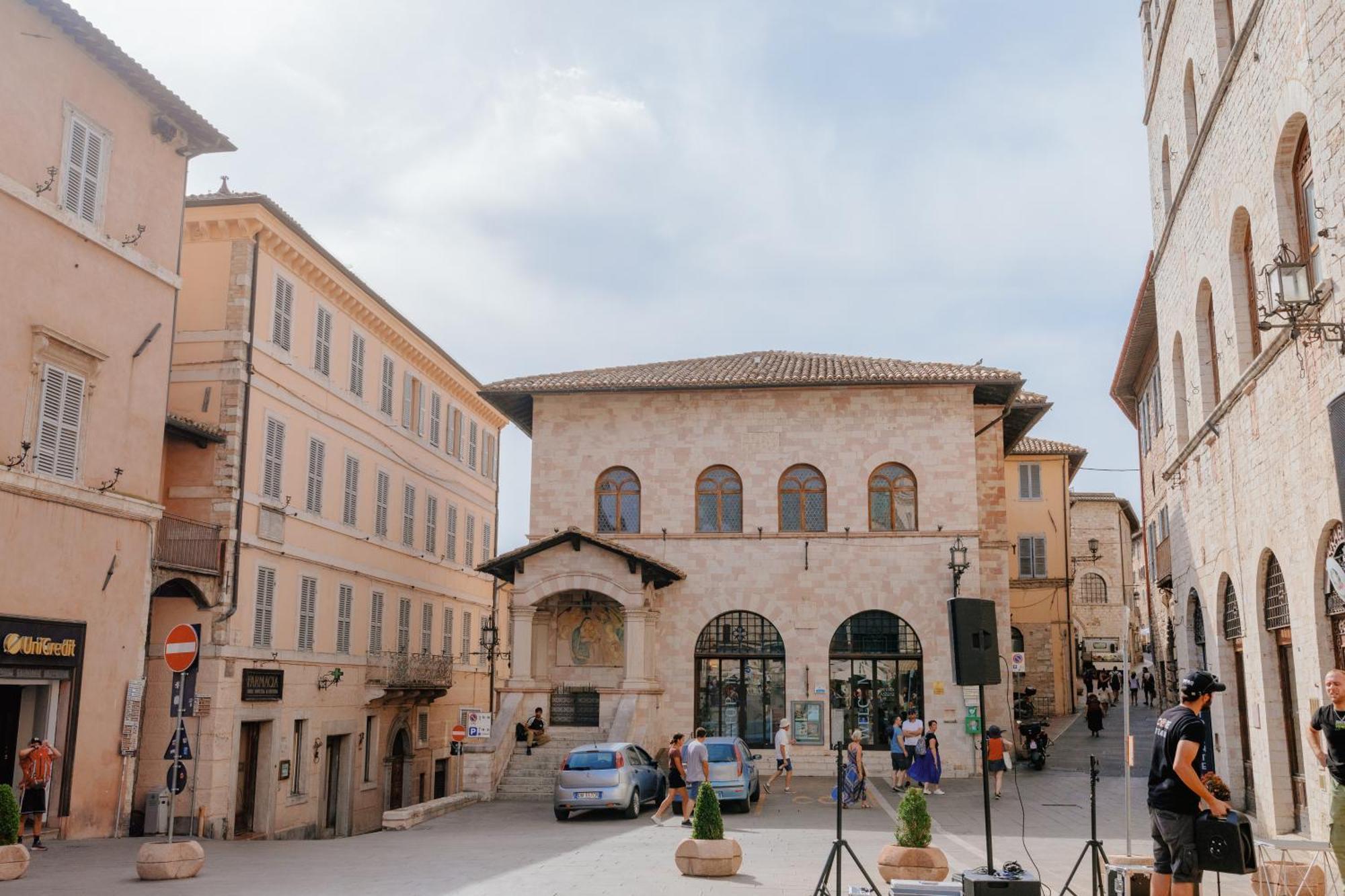 Suite Comunicanti, Tra Antico E Moderno Assisi Luaran gambar